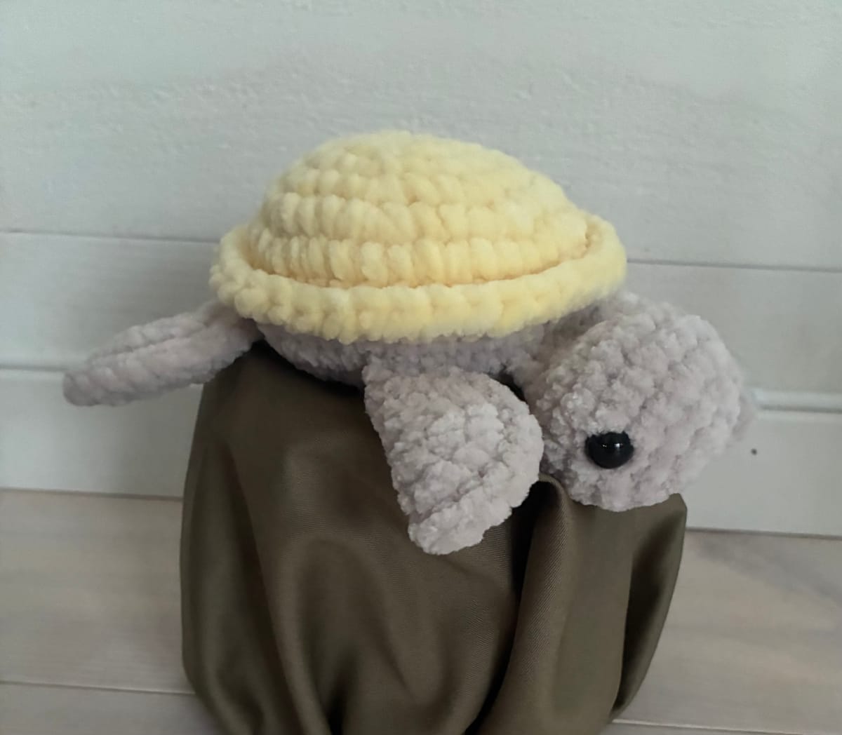 Virkad sköldpadda, gul