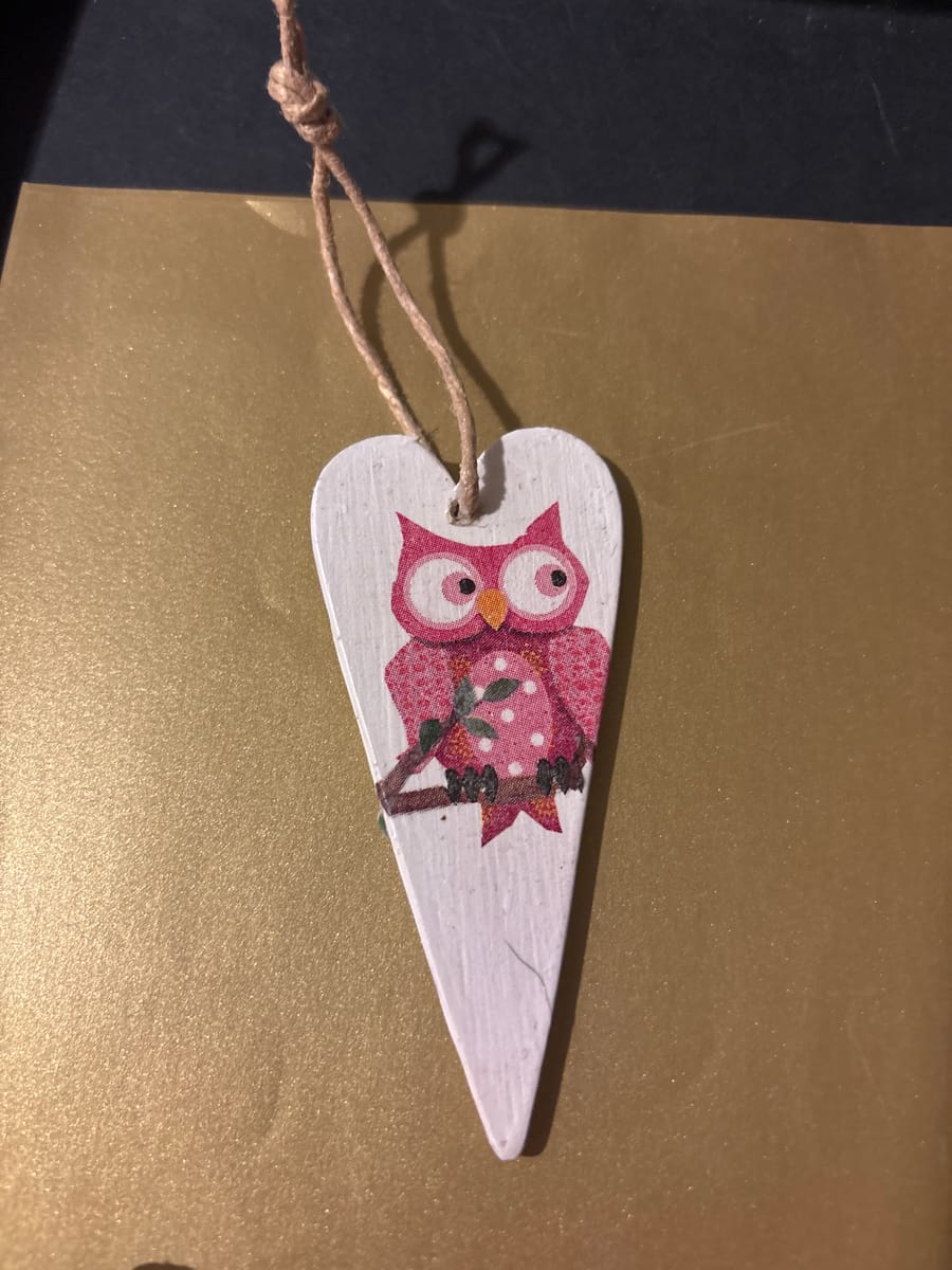 butik: “Handgjort med hjärta – unika detaljer till ditt hem.”