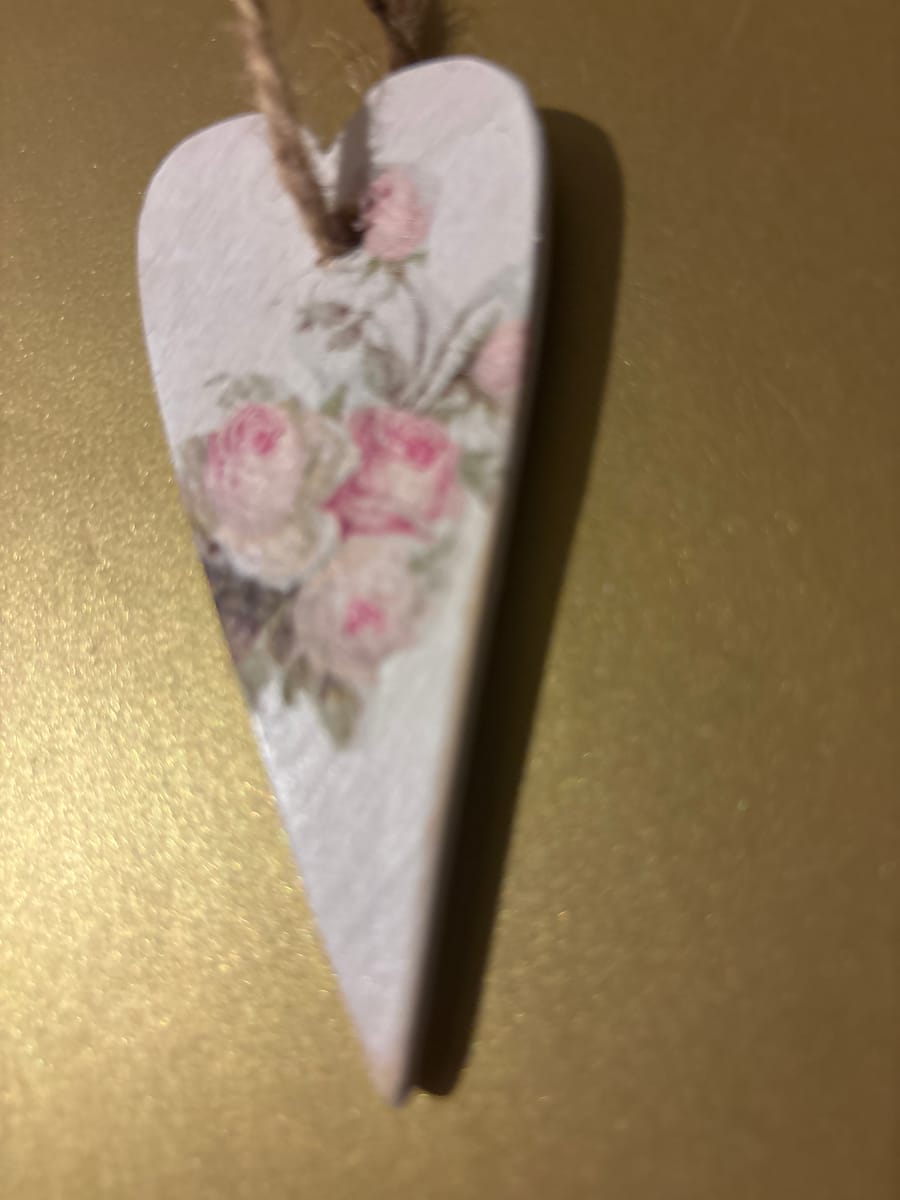 🌸 Handgjorda dekorationshjärtan med rosor – ReDesignByTess & Mikko