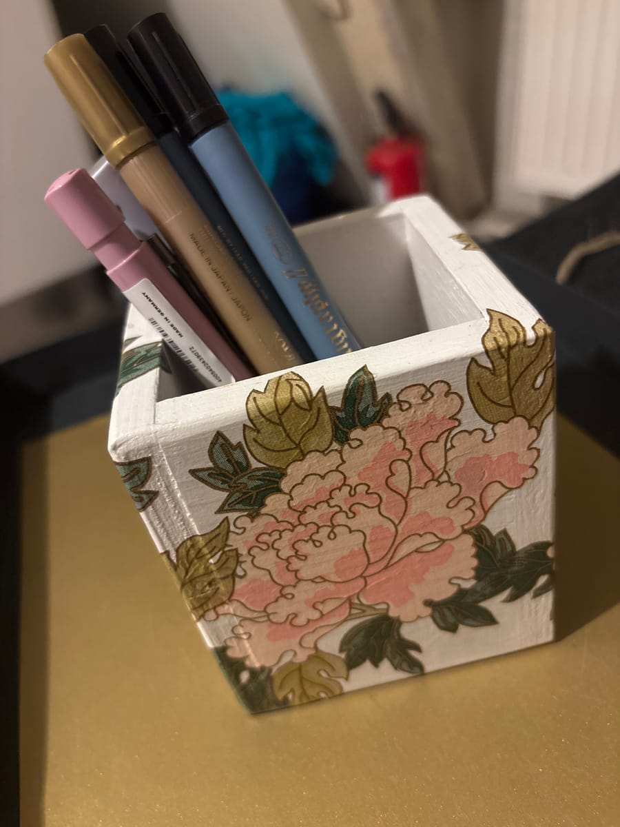 Handgjord förvaring i trä – smink / pennhållare – ReDesignByTess & Mikko