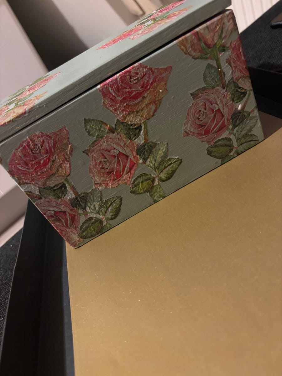 Handgjord Roslåda – Unik Smyckes- & Minnessakslåda