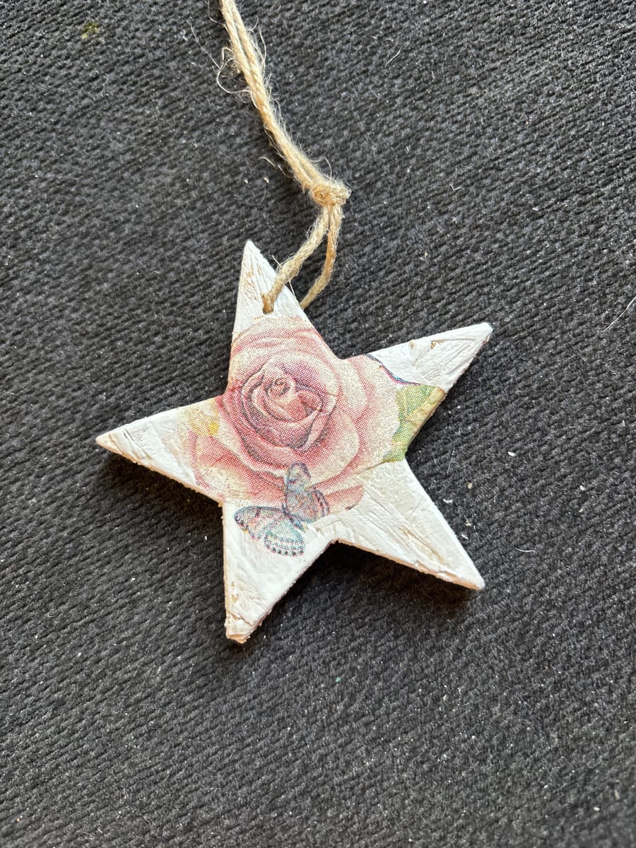 Exklusiv handgjord stjärna – ros & fjäril 🌹