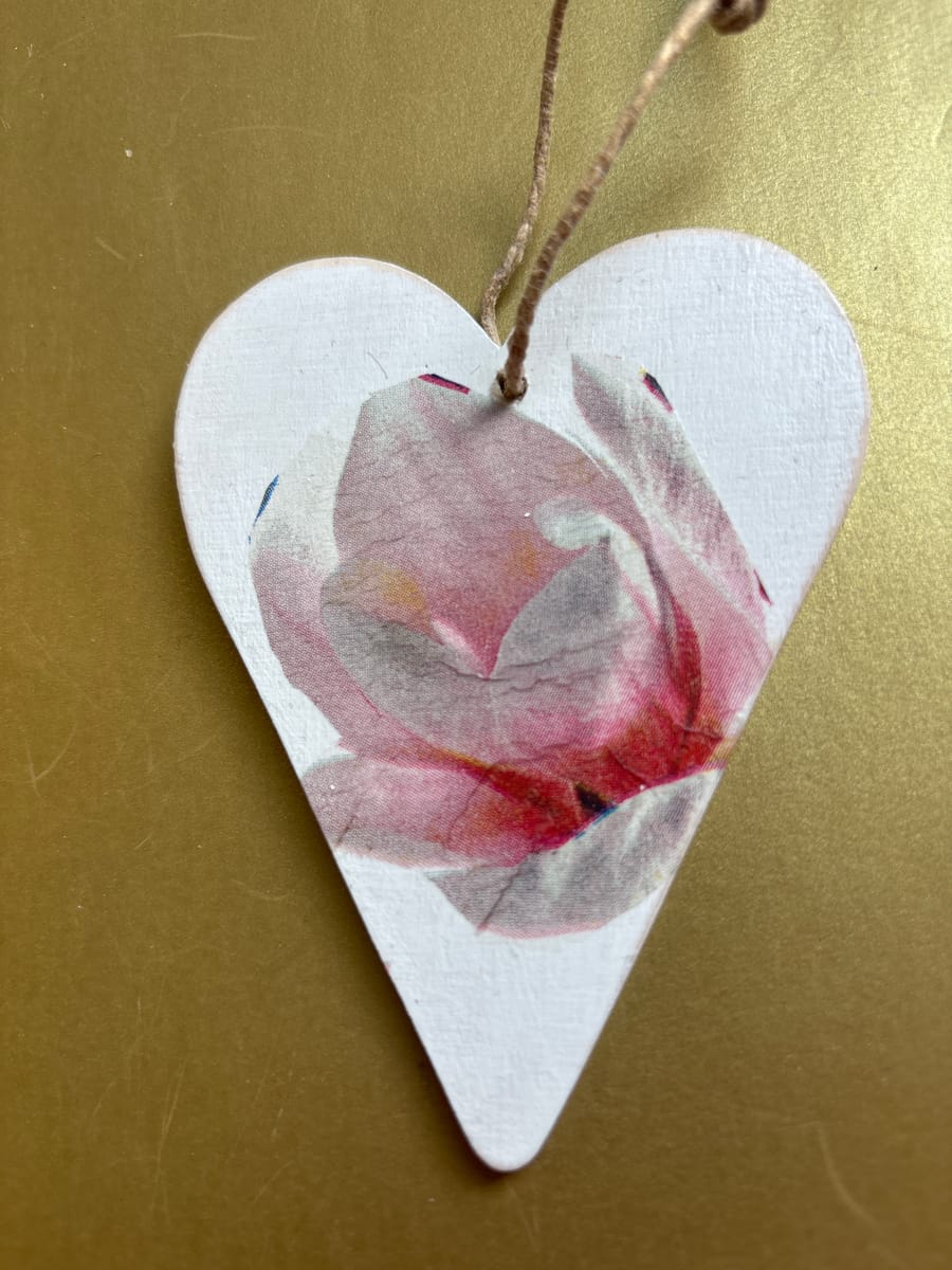 Handgjort hjärta – magnolia 🌸 stilren & unik