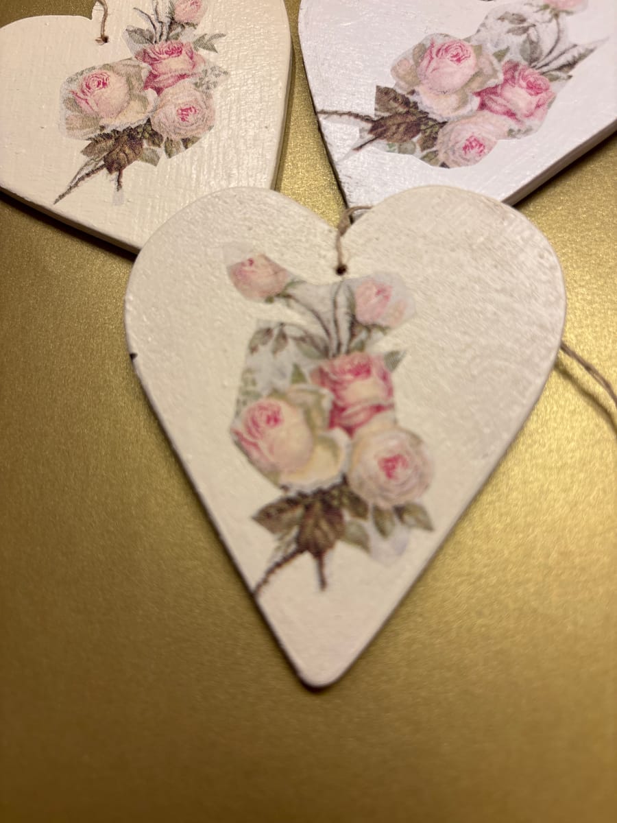 Handgjorda hjärtan med rosor – unika detaljer