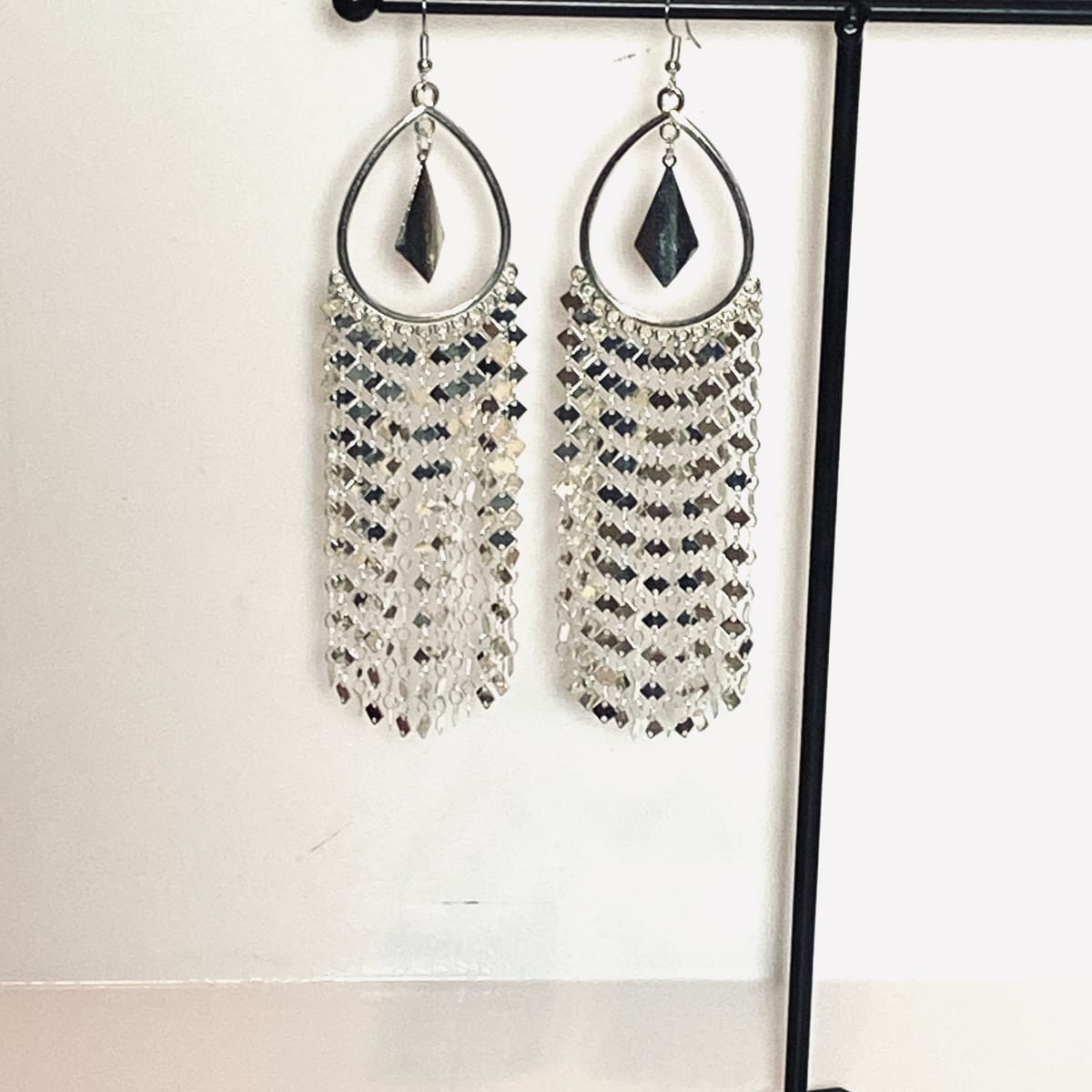 Vackra långa platinum örhängen