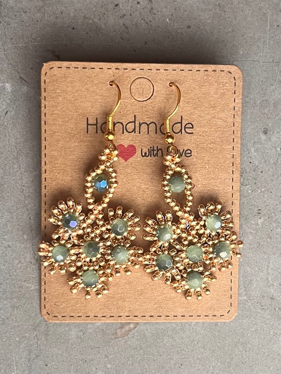 Örhängen i gröna och guld