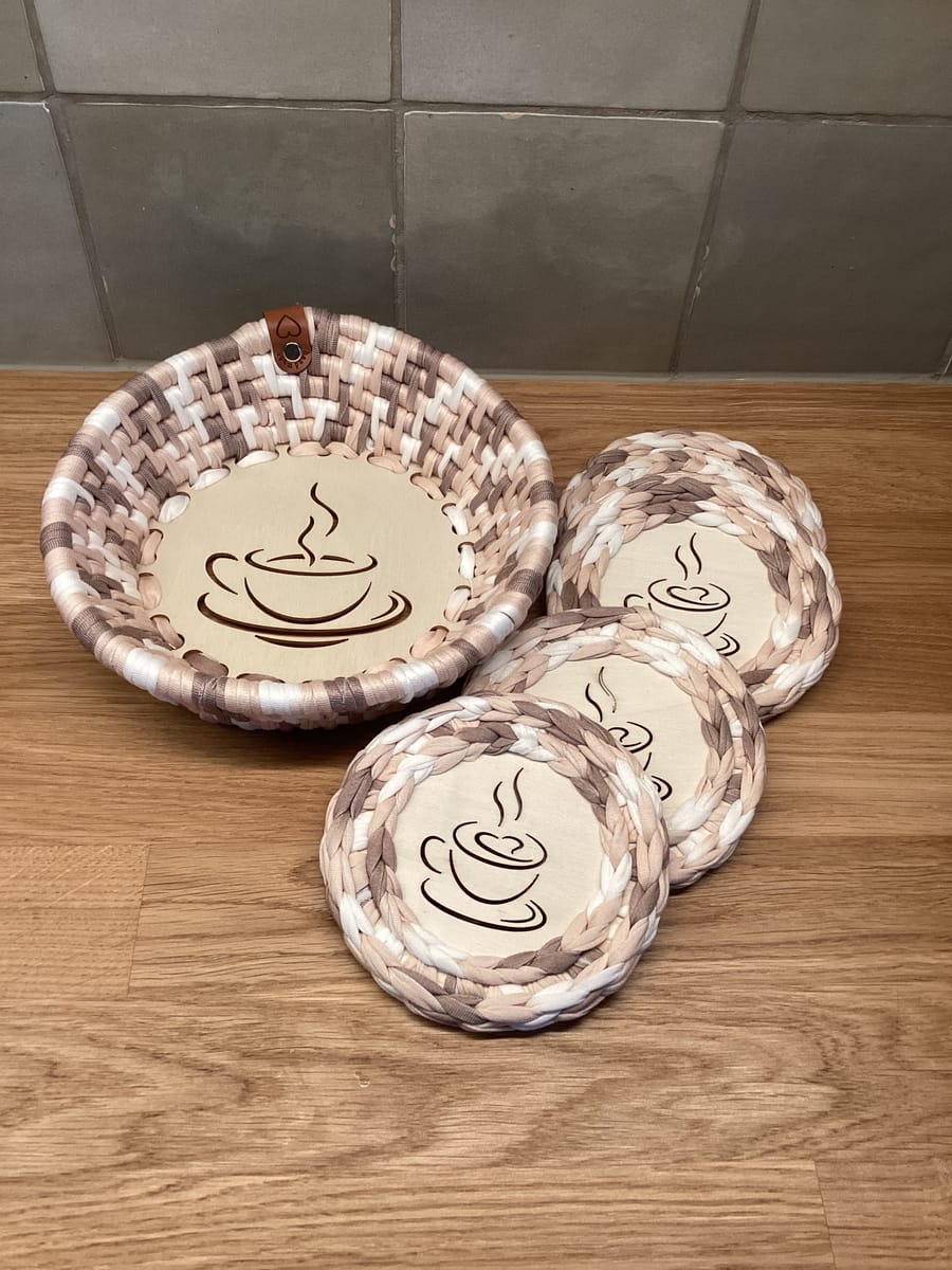 Korg med 4 underlägg