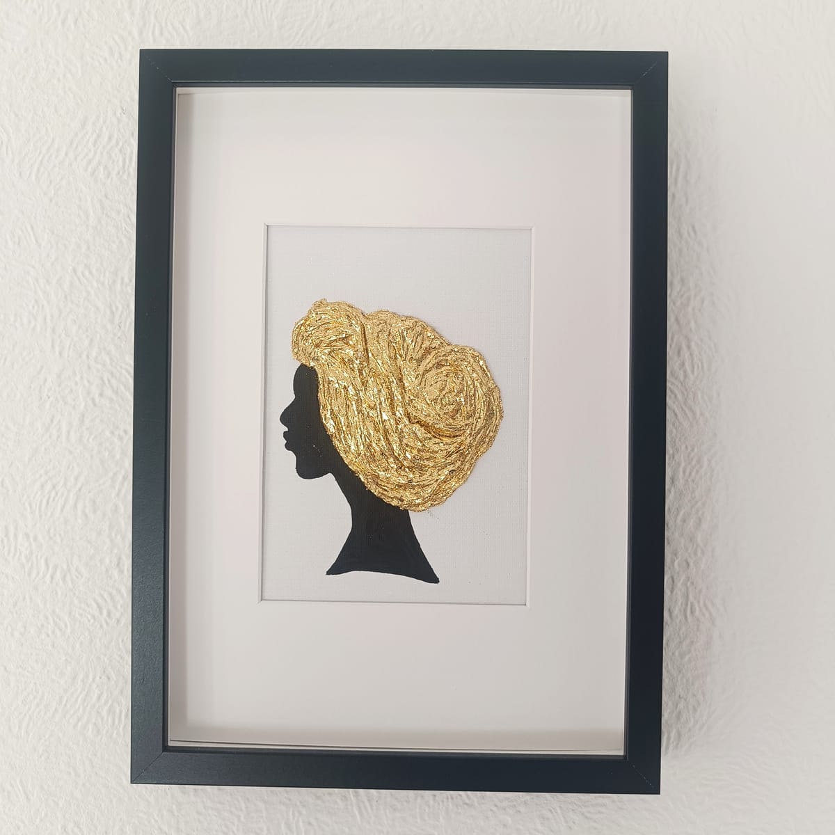 "My African Lady" – Handgjord Mixed Media-tavla i Svart Ram