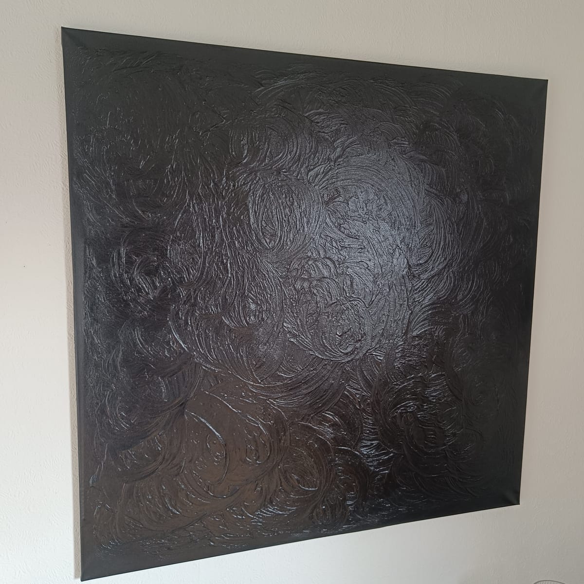 Swirl Away – En Oändlig Rörelse i Svart Glans (100x100 cm)