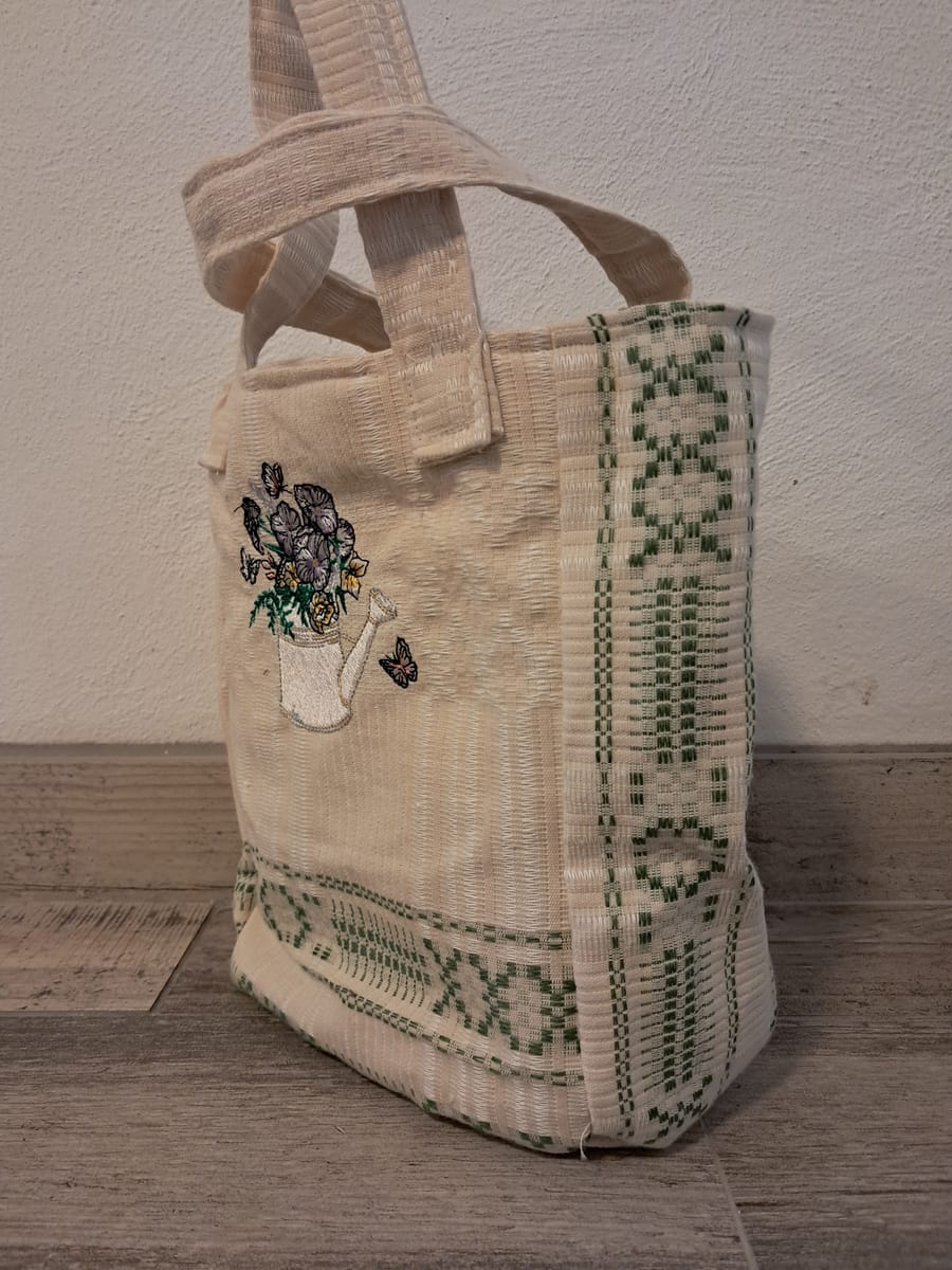 Väska sydd i linne.