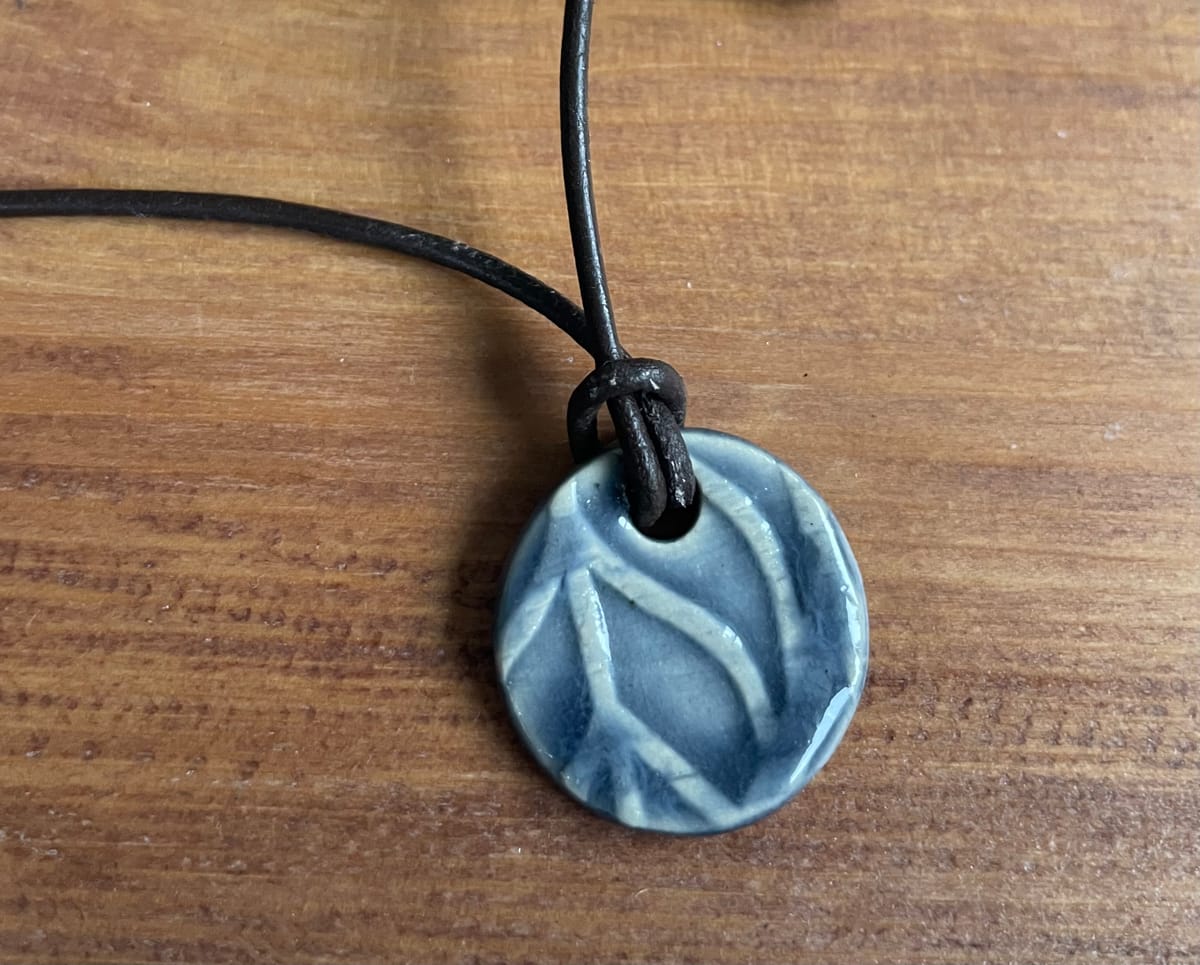 Keramik +läderhalsband