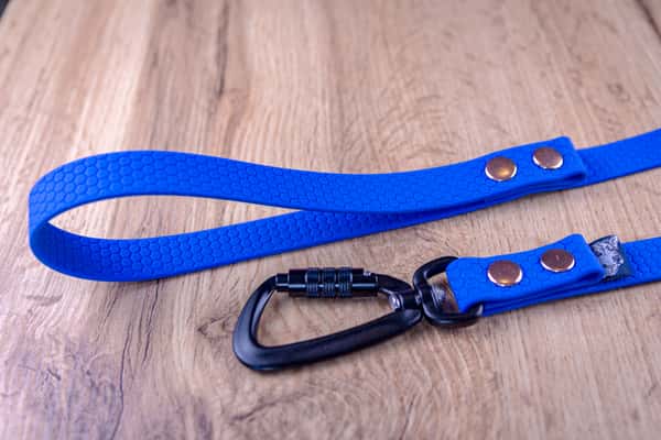 Hexa Blå hundkoppel med Twist-Lock karbinhake, 20 mm