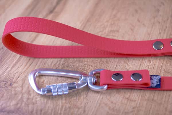 Hexa Magenta hundkoppel med Twist-Lock karbinhake, 20 mm