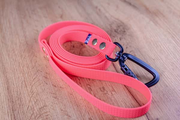 Hexa Rosa hundkoppel med Twist-Lock karbinhake, 20 mm