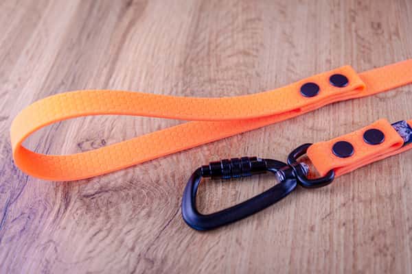 Hexa Neon-orange hundkoppel med Twist-Lock karbinhake, 20 mm