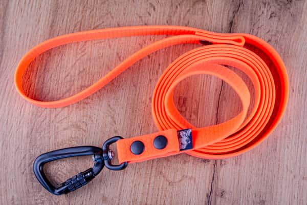 Hexa Neon-orange hundkoppel med Twist-Lock karbinhake, 20 mm