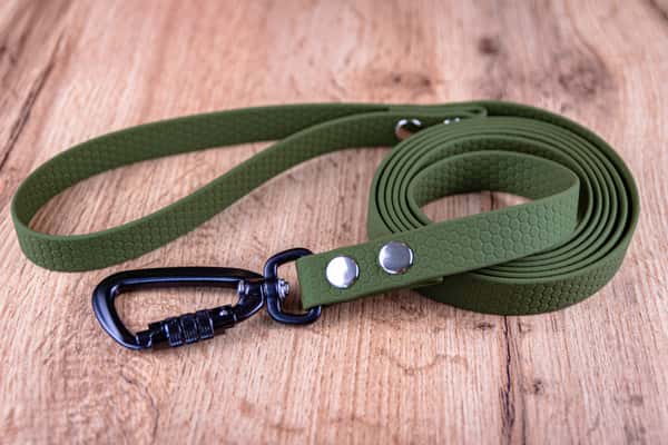 Hexa Olivgrön hundkoppel med Twist-Lock karbinhake, 20 mm