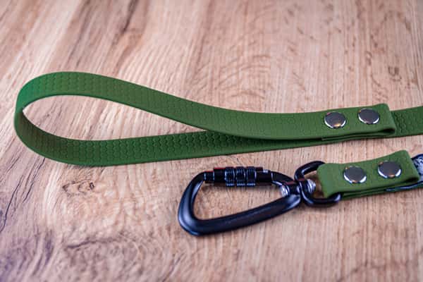 Hexa Olivgrön hundkoppel med Twist-Lock karbinhake, 20 mm