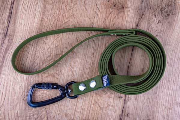 Hexa Olivgrön hundkoppel med Twist-Lock karbinhake, 20 mm