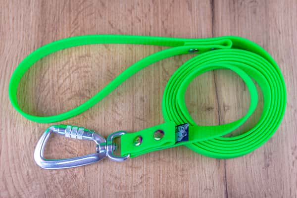 Hexa Neongrön Biothane hundkoppel med Twist-Lock karbinhake, 20 mm