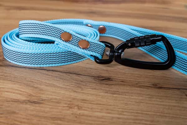 Himmelsblått Antiglidkoppel med Twist-Lock karbinhake, 20 mm