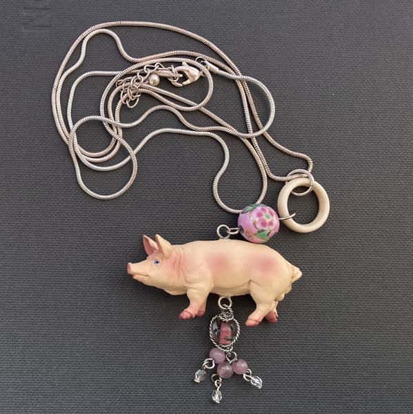 Halsband av återbruk – gris