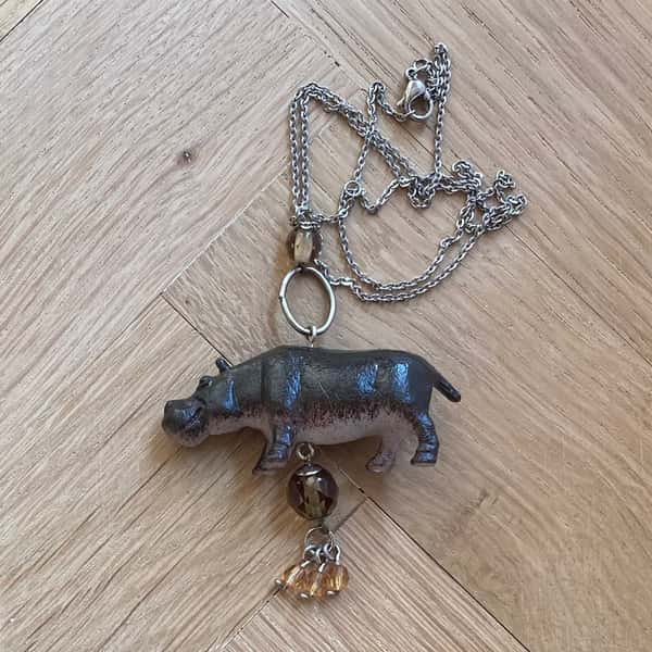 Halsband av återbruk – flodhäst