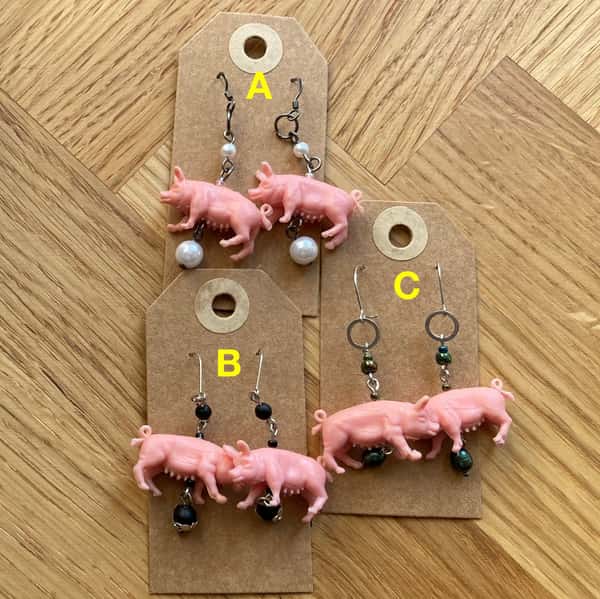 Örhängen av återbruk – grisar