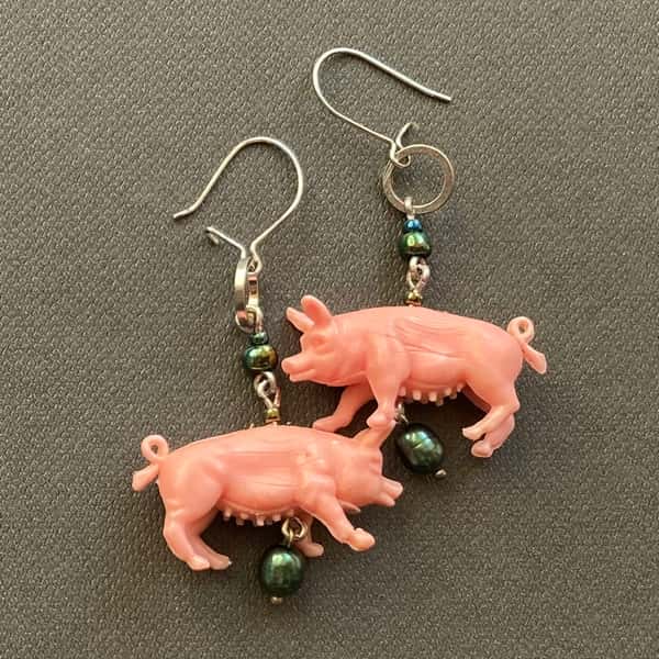 Örhängen av återbruk – grisar