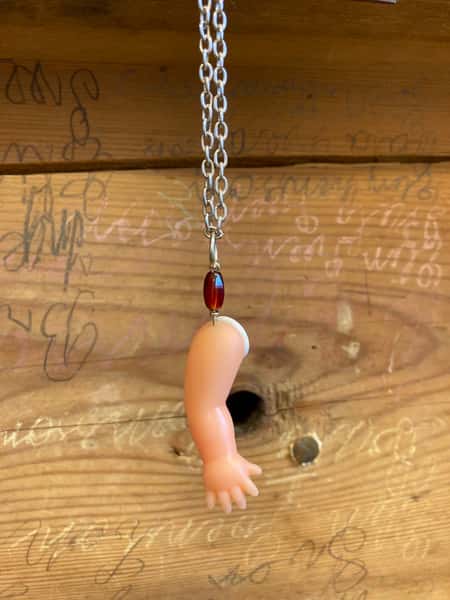 Halsband av återbruk – dockarm