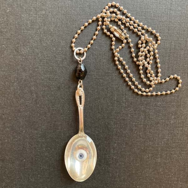 Halsband av återbruk – nysilversked med docköga