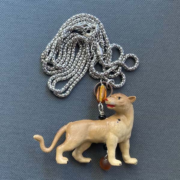 Halsband av återbruk – kattdjur / katt / leopard / puma