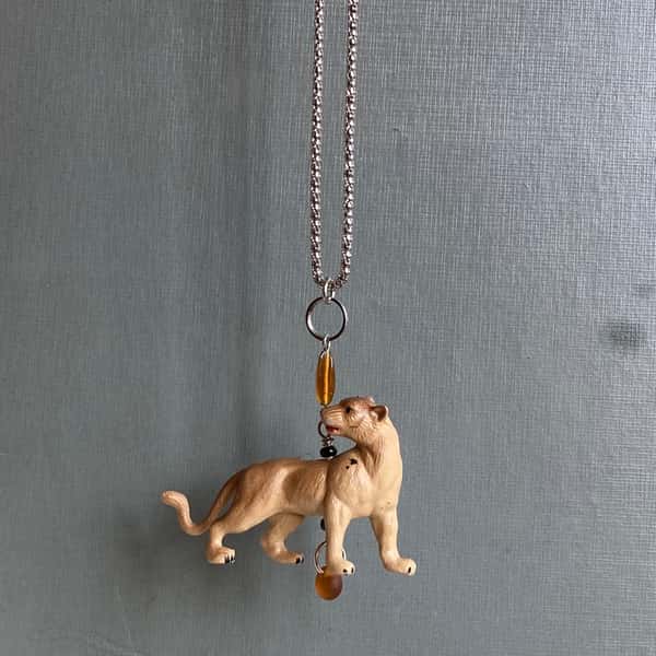 Halsband av återbruk – kattdjur / katt / leopard / puma