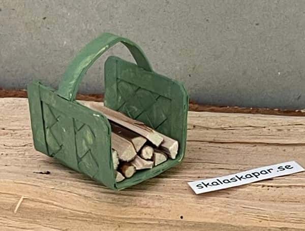 Vedkorg till tittskåp
