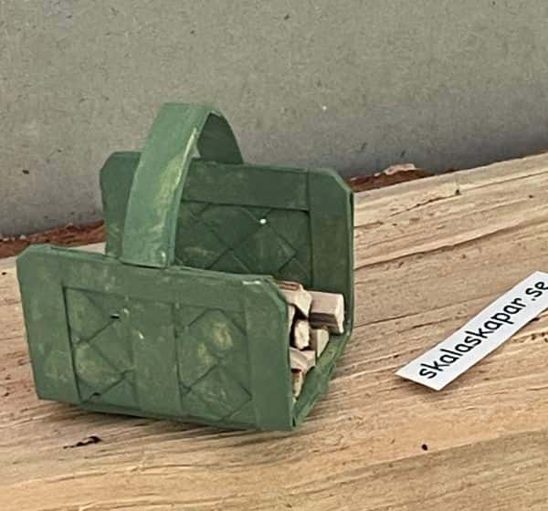 Vedkorg till tittskåp