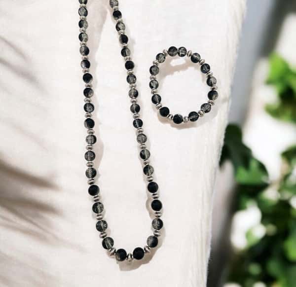 Set med armband och halsband