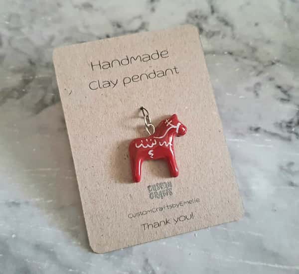 Handgjorda hängen med Dala hästar i polymer lera