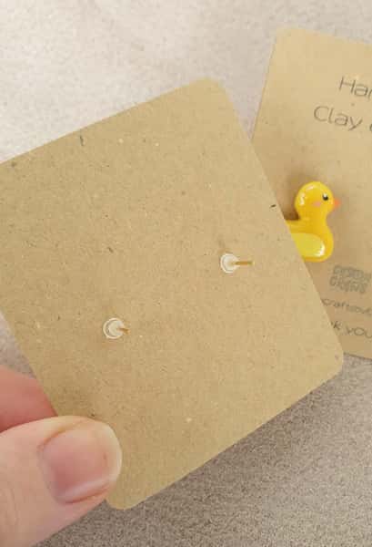 Hangjorda örhängen i polymer lera, gummi ankor
