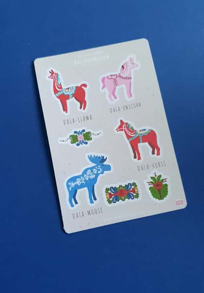 Klistermärksark med dalahäst design, dalahäst, dalallama, dalaenhörning och dalaälg