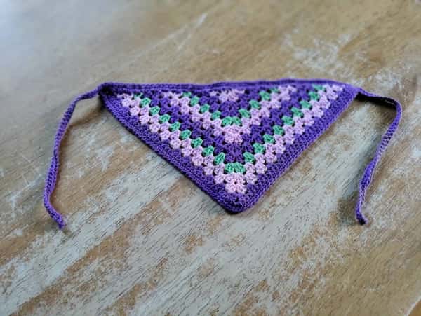 Virkat hundbandana /halsduk stor