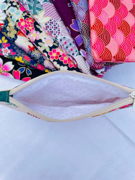 Körsbärsblom, liten necessär