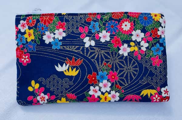 Körsbärsblom, liten necessär