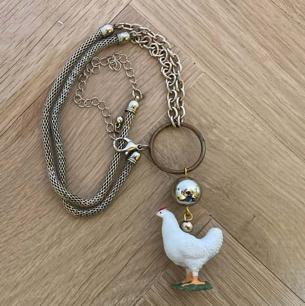 Halsband av återbruk – höna