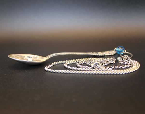 Halsband av återbruk – nysilversked med docköga