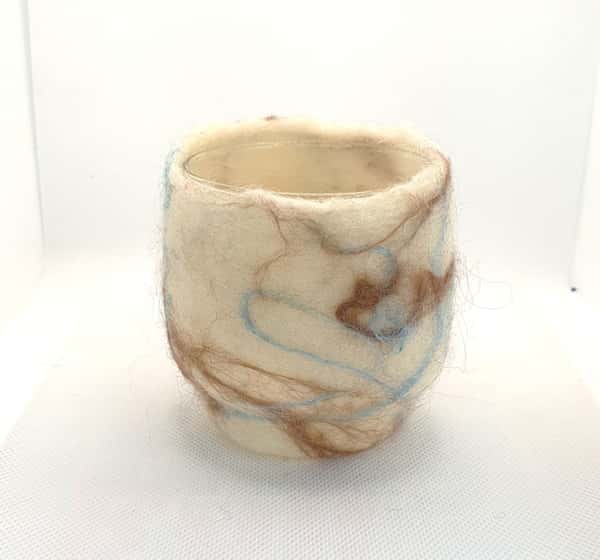 Ljuslykta i glas och ull