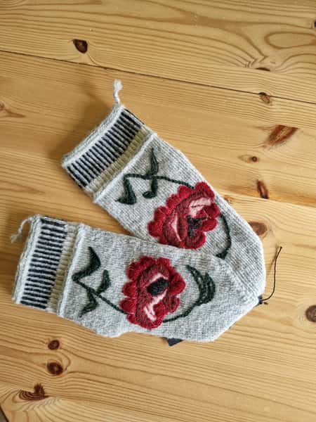 Tvåändsstickade vantar