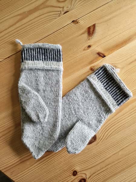 Tvåändsstickade vantar