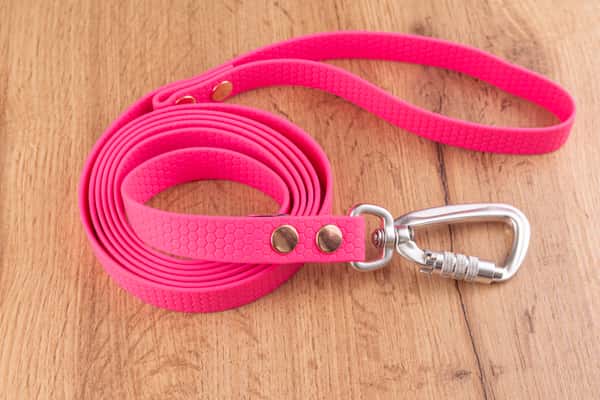 Hexa Neonrosa hundkoppel med Twist-Lock karbinhake, 20 mm