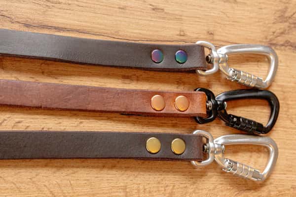 Ofärgat läkerkoppel med Twist-Lock karbinhake, 20 mm