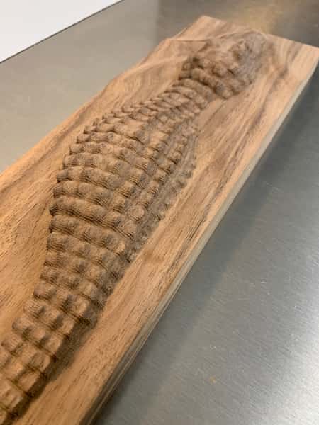 Cnc 3D utskuren krokodil i Valnöt